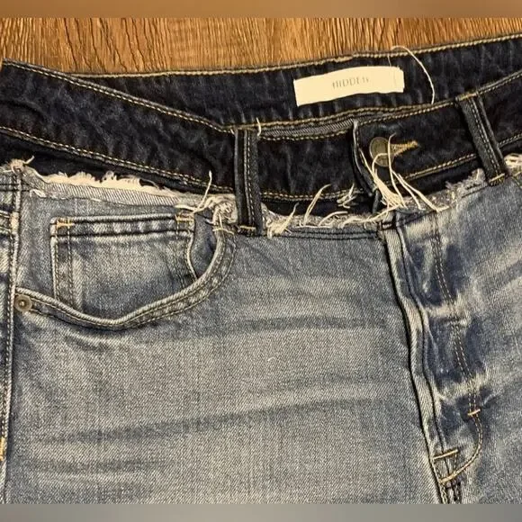 NWOT, Hidden “Zoey” Jeans, Distressed Contrasting Denim High Rise Fit, Size 30 - Picture 2 of 6